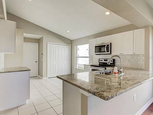 Building Photo - 7692 Stonebrook Cir