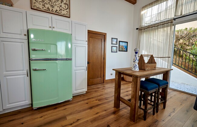 Building Photo - 7080 Via del Mar