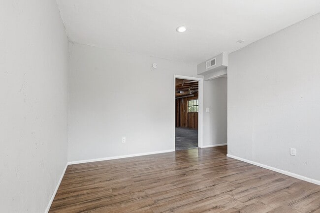 Building Photo - 3 Bedroom 2 Bath Conveniently Located House!