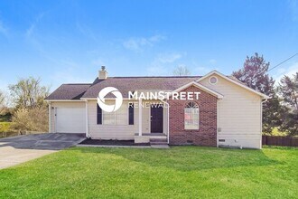 Building Photo - 3 Bedroom Pet-Friendly Home in KNOXVILLE, TN with Main Street Renewal