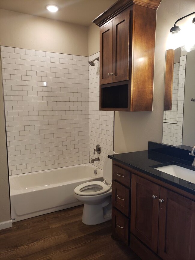 Building Photo - $500 OFF 1ST MONTH RENT