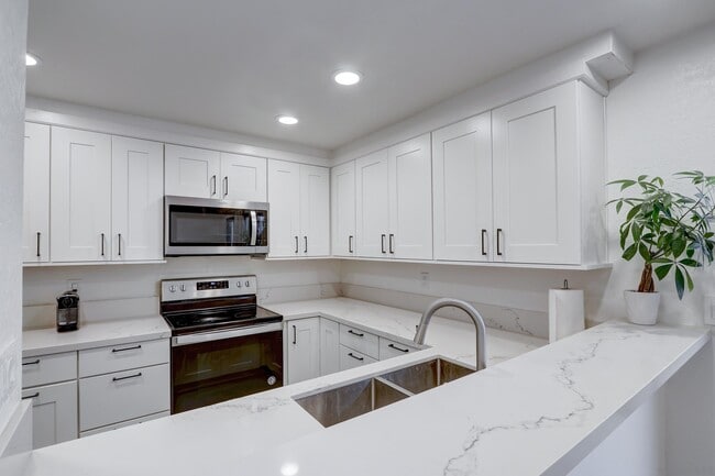 Building Photo - 4084 Crystal Dawn Ln