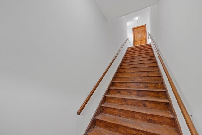 Building Photo - 227 Franklin Ave