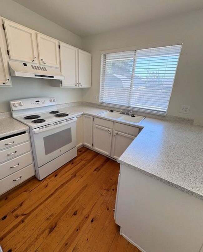 Building Photo - 3 Bedroom / 2 Bath Home in Kearns!
