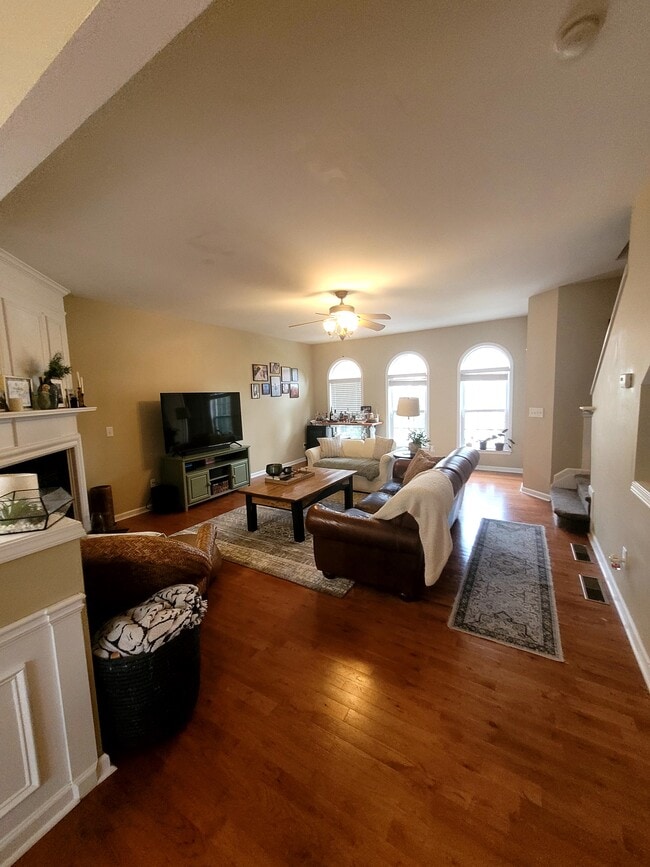 Building Photo - 4007 Edgecomb Dr
