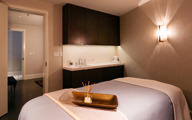 Building Photo - 118 E Erie St