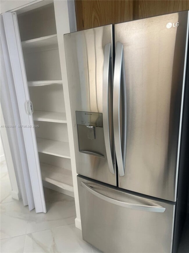 Building Photo - 9510 Seagrape Dr