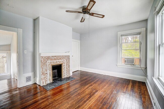 Building Photo - 870 Rockdale Ave