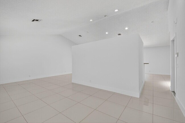 Building Photo - 488 NW 13th St