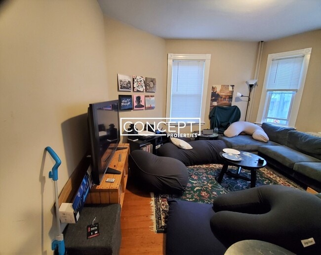 Building Photo - 6A Sunset St. Unit 2