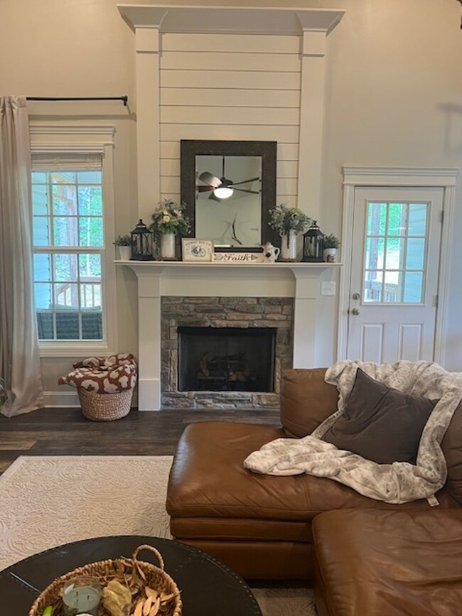 Building Photo - BEAUTIFUL HOME MINUTES FROM HARRISON BAY S...
