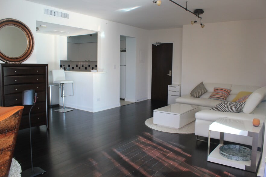 Building Photo - 1500 Bay Rd