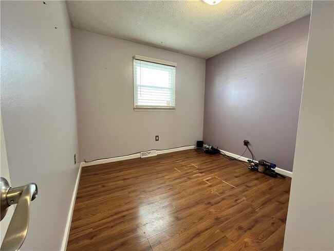 Building Photo - 28 Willow Dr