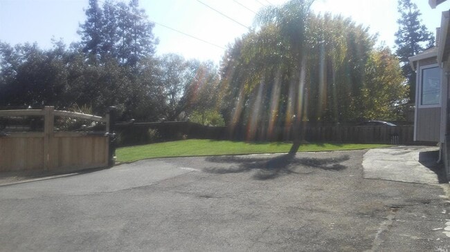 Building Photo - 1020 Stony Glen Ln