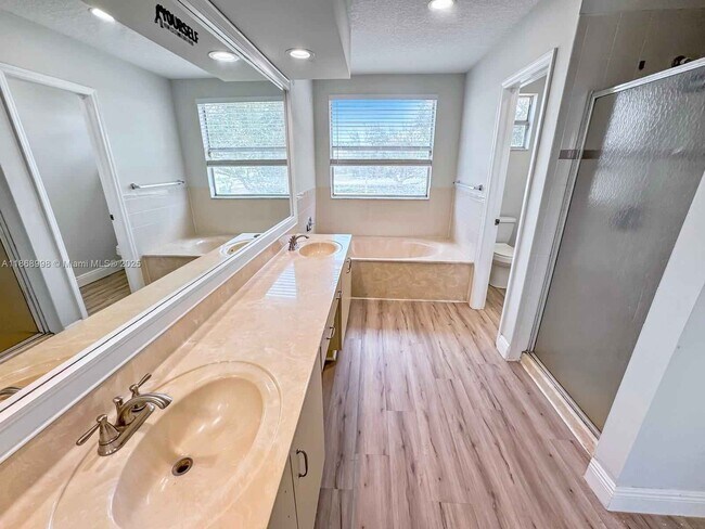 Building Photo - 1015 NW 125th Terrace