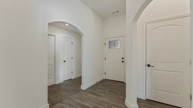 Building Photo - "Charming 3-Bed Oasis with Granite Touches & Cozy Fireplace in Bentonville!"
