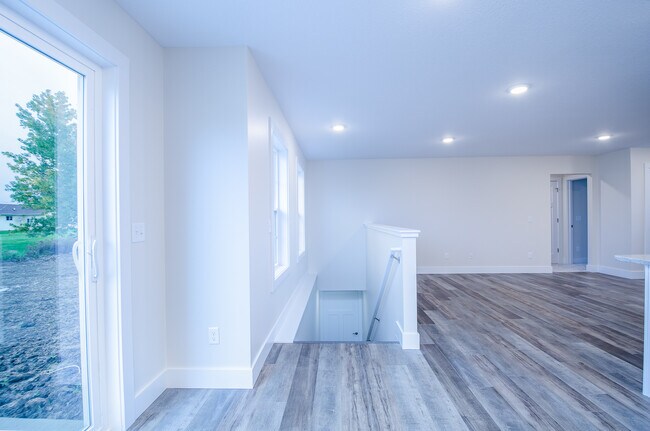 Building Photo - 9250 Brook Hollow Ln