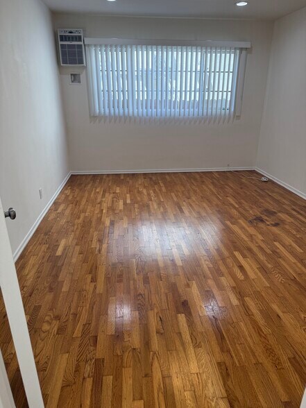 Building Photo - 5514 Edgewood Plz