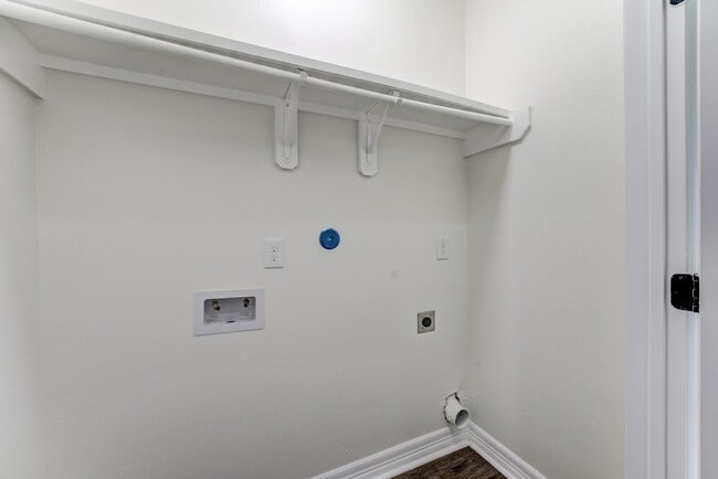 Building Photo - 410 N 4th St