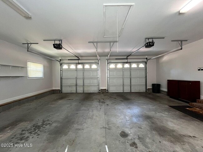 Building Photo - 527 Oldham Rd