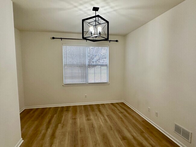 Building Photo - 1308 Charlevoix Way