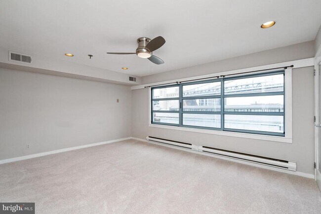 Building Photo - 7 N Christopher Columbus Blvd