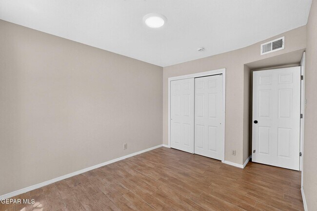 Building Photo - 7419 Mission Viejo Dr
