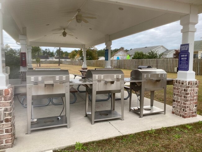 Building Photo - 1040 Bridgeport Way