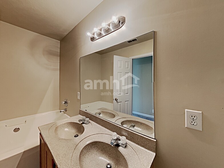 Building Photo - 4489 Lavergne Couchville Pike