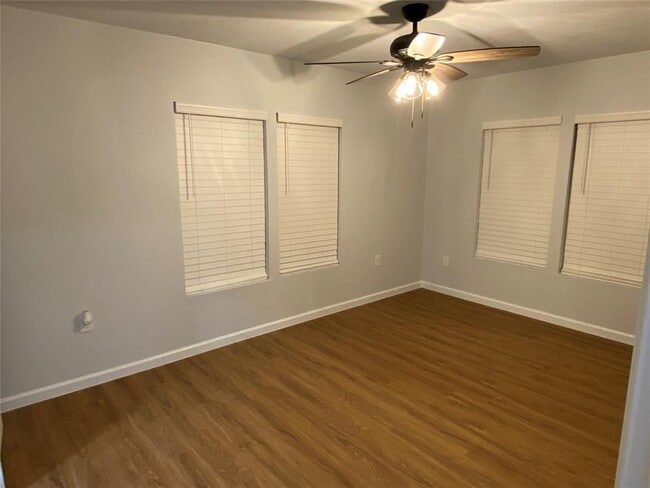 Building Photo - 421 Mockingbird Ln