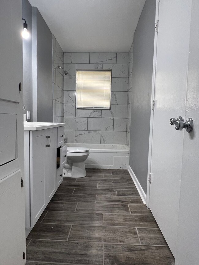 Building Photo - 3014 Nona Cir