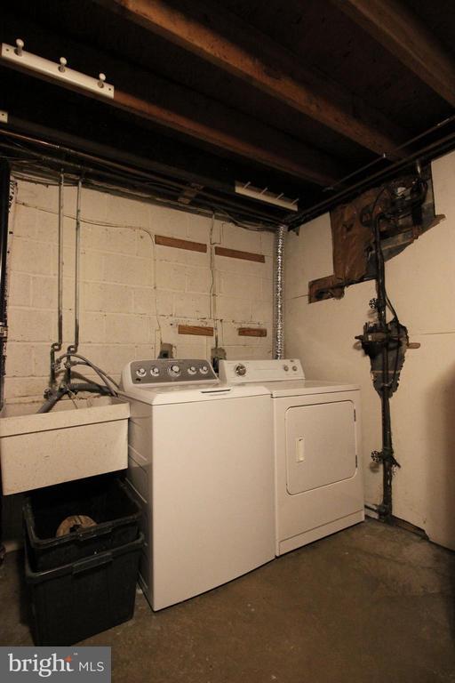 Building Photo - 7765 Brandeis Way