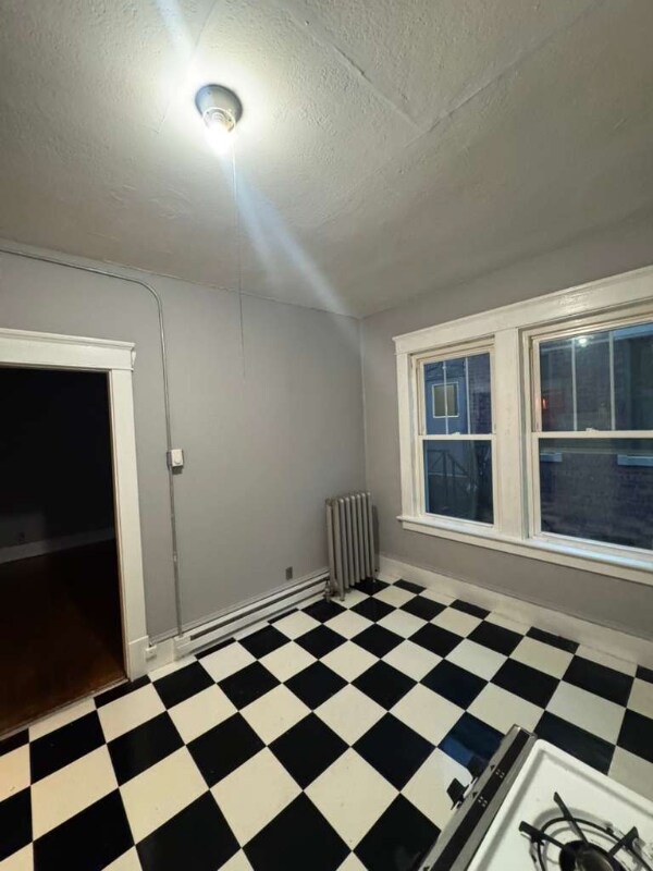 Building Photo - 11 Conway St