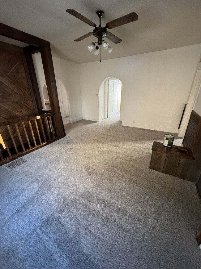 Building Photo - 1925 Sheridan Rd