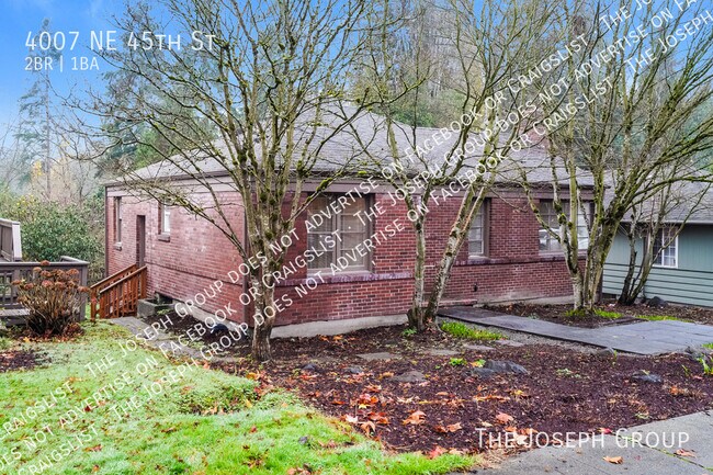 Building Photo - 4007 NE 45th St