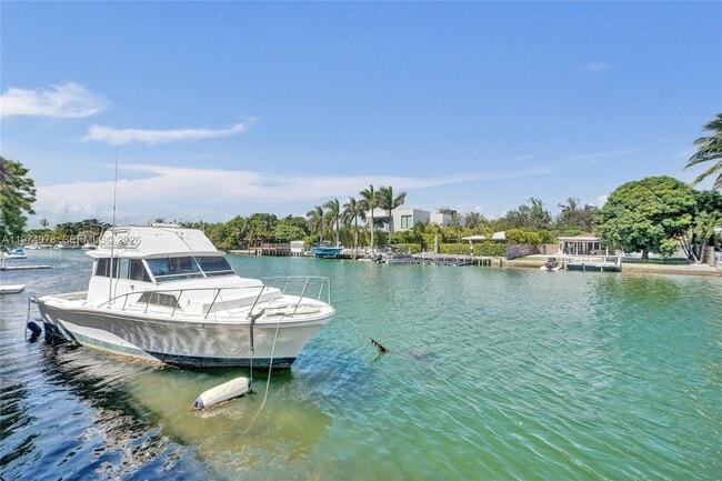 Building Photo - 1945 Calais Dr