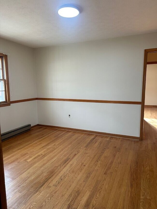 Building Photo - Andersonville 37705 - 4 bedroom, 2 bath home - Contact Kenna Stephens (865) 604-4635