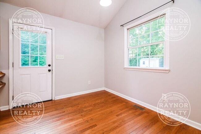 Building Photo - 210 Deer Run Dr