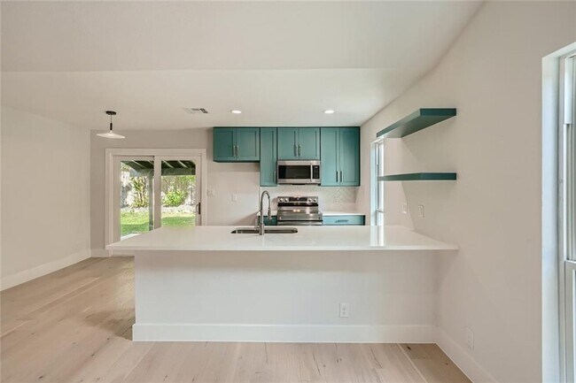 Building Photo - 6204 Shadow Valley Dr