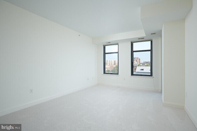Primary Photo - 525 N Fayette St