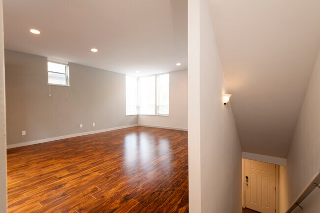 Building Photo - 1151 N 88th St