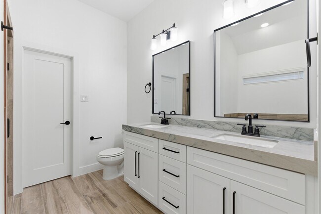 Building Photo - 5227 Sunshine Point