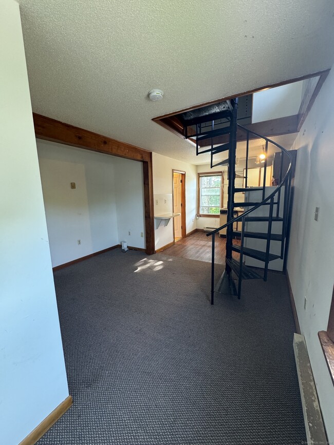 Building Photo - 49 Ledyard Ave