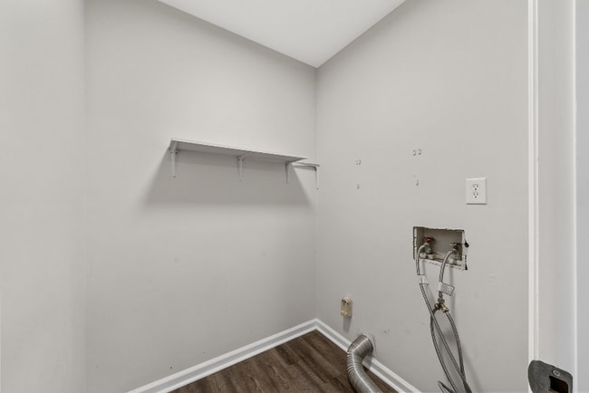 Building Photo - 712 Green Valley Ct