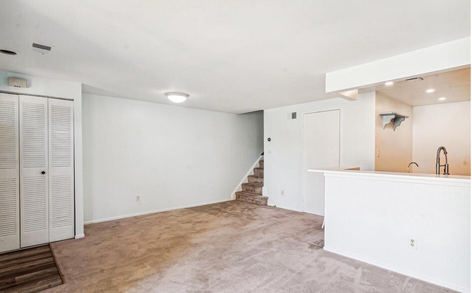 Building Photo - 8851 Welbeck Way