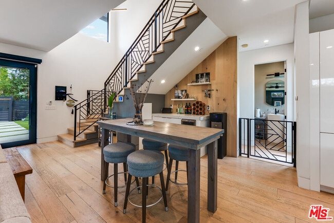 Building Photo - 18589 Linnet St