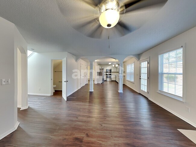 Building Photo - 2112 Coral Berry Ln