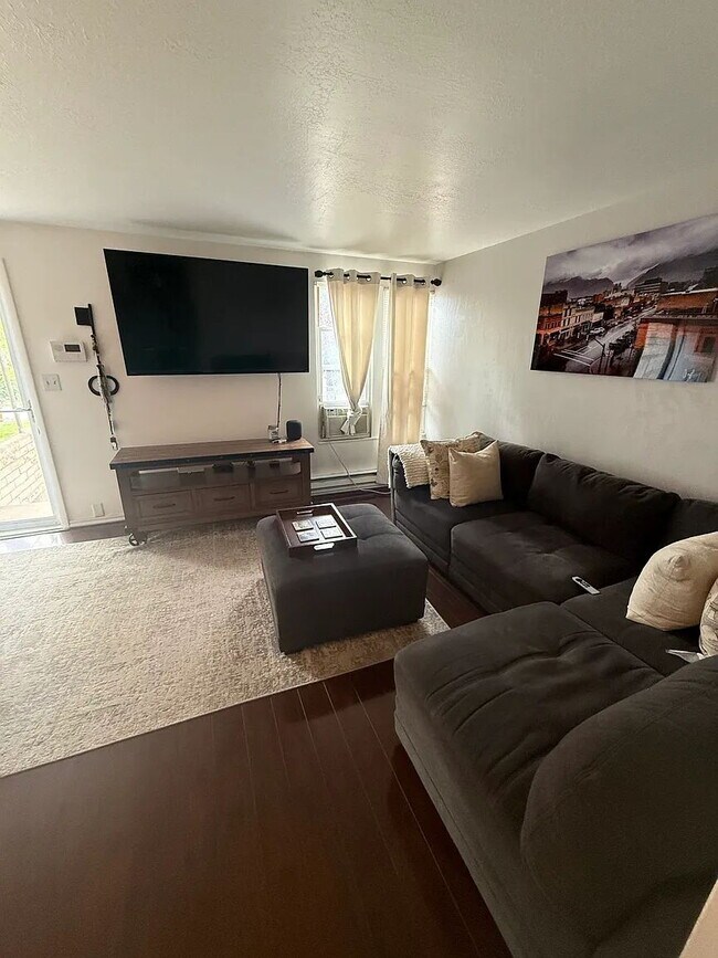 Building Photo - Mountain Privacy, City living