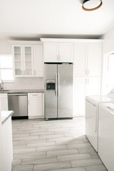 Building Photo - 902 W Columbus Dr