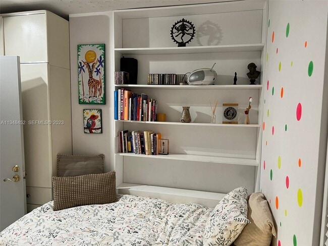 Building Photo - 100 Lincoln Rd